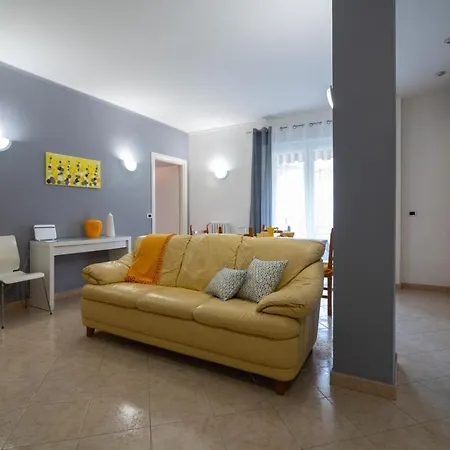 Apartment Accogliente, Con Parcheggio Privato *
