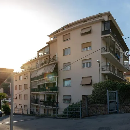 Accogliente, Con Parcheggio Privato *